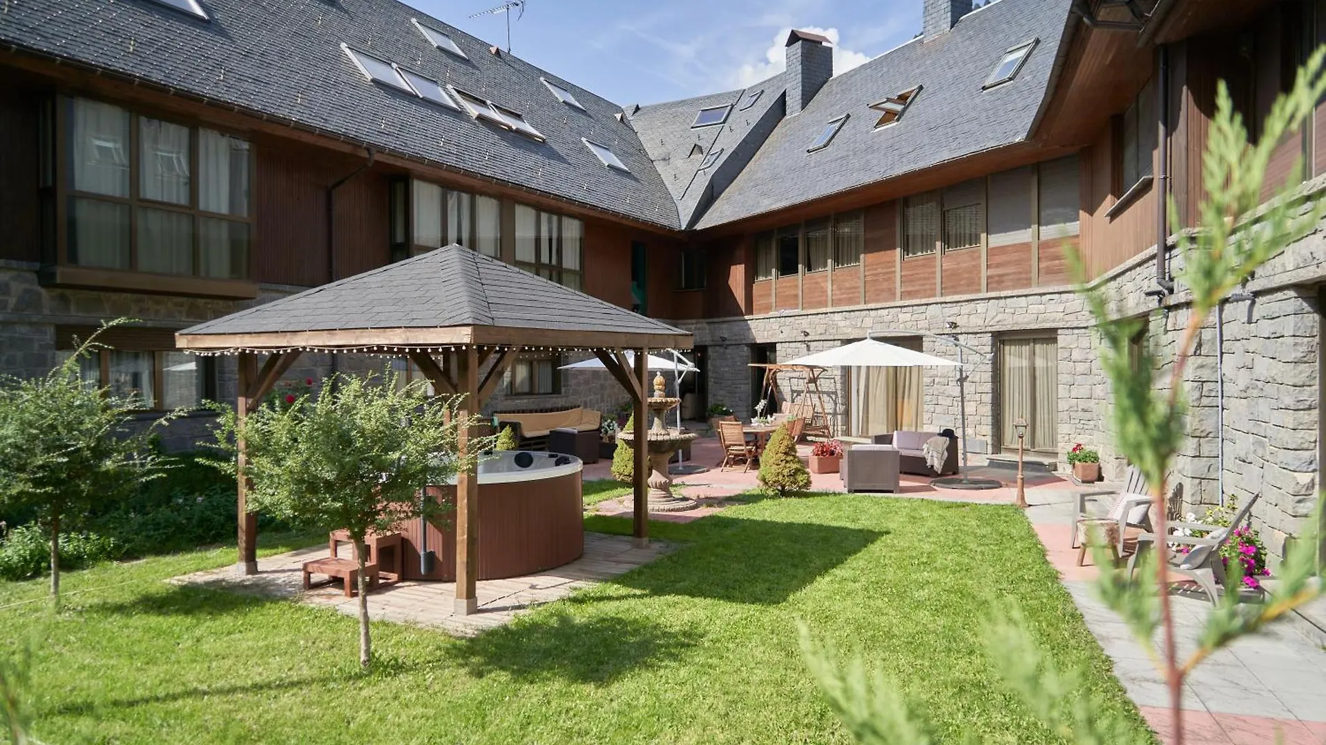 Gran Chalet Hotel & Petit Spa  Vielha